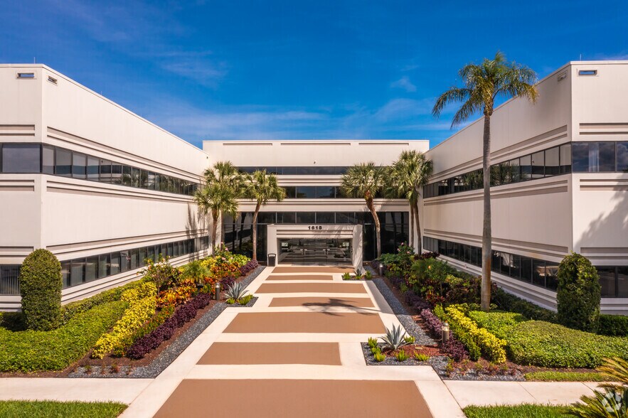 1615 S Congress Ave, Delray Beach, FL à louer - Photo de l’immeuble – Image 2 sur 3