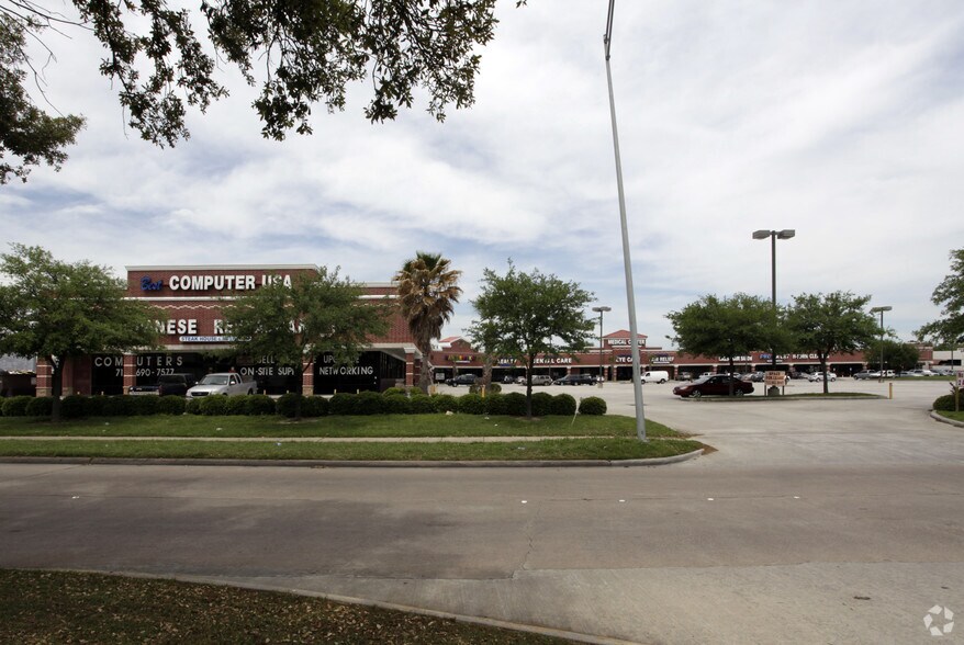 7758 W Tidwell Rd, Houston, TX à louer - Photo principale – Image 1 sur 11