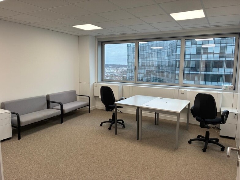 Bureau dans Noisy-le-Grand à louer - Photo de l’immeuble – Image 2 sur 18