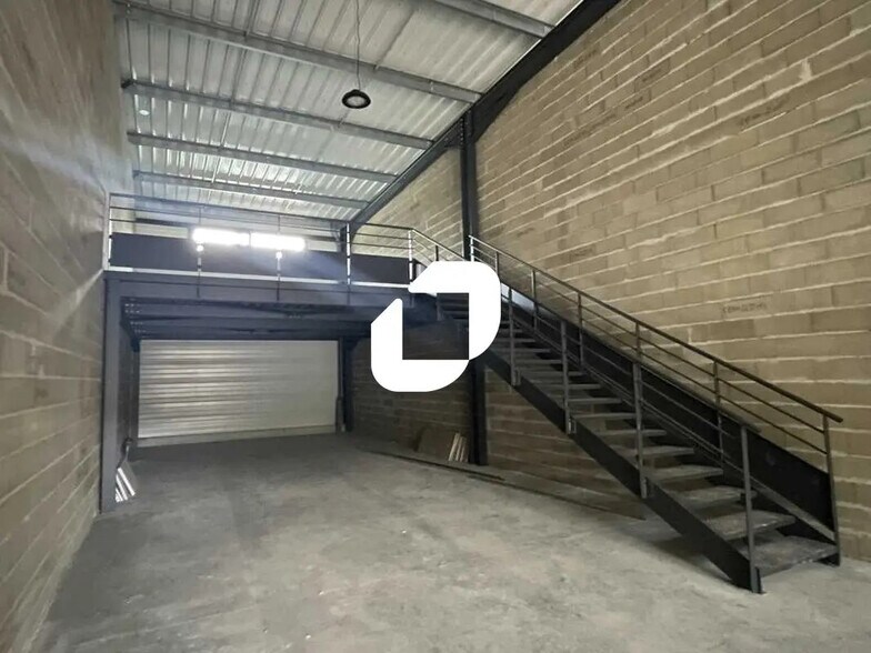 Local d’activités dans Lège-Cap-Ferret à louer - Photo de l’immeuble – Image 2 sur 7