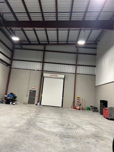 4200 31st St N, Saint Petersburg, FL à louer - Photo intérieure – Image 3 sur 7