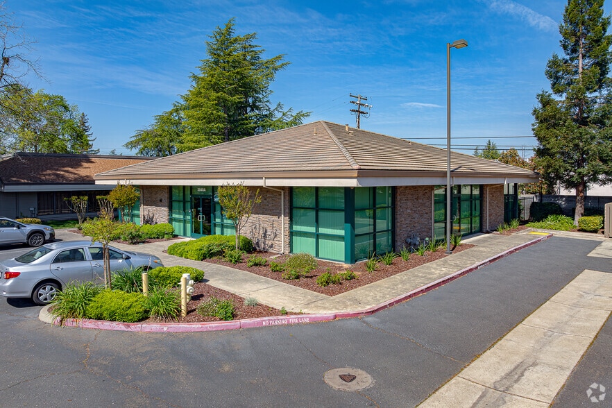 3840 Watt Ave, Sacramento, CA à vendre - Photo principale – Image 1 sur 45