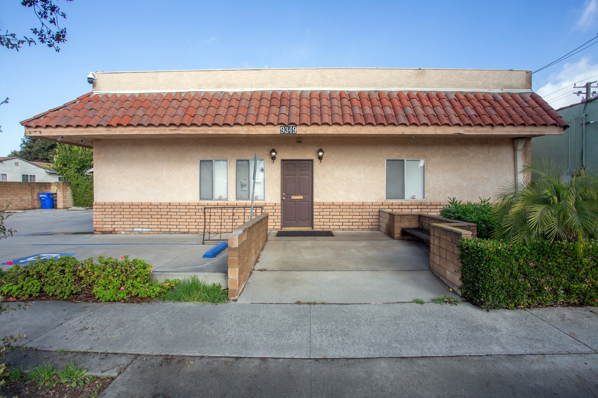 9349 Oak St, Bellflower, CA à vendre Photo principale– Image 1 sur 27