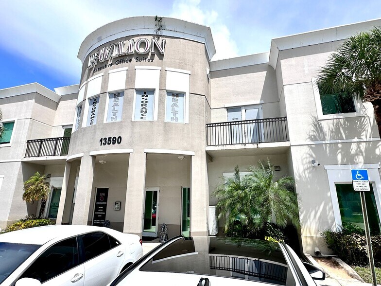 13590 SW 134th Ave, Miami, FL à vendre - Photo de l’immeuble – Image 2 sur 7