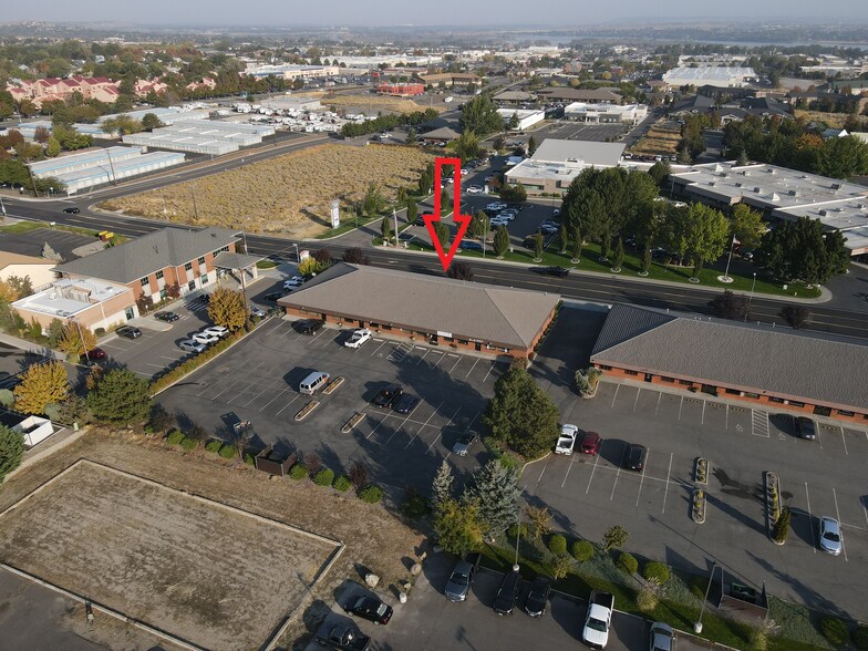 7325 W Deschutes Ave, Kennewick, WA à louer - Photo de l’immeuble – Image 1 sur 40