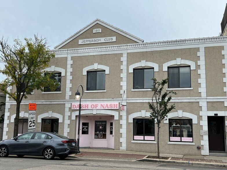 32-34 W Chicago Ave, Naperville, IL à louer - Photo de l’immeuble – Image 1 sur 5