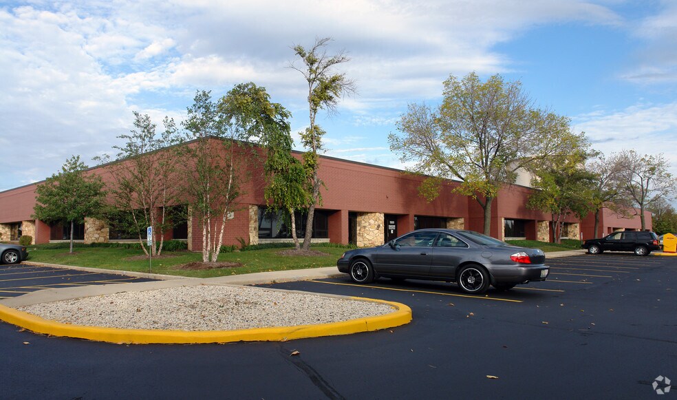1300-1320 Plum Grove Rd, Schaumburg, IL à louer - Photo de l’immeuble – Image 3 sur 18