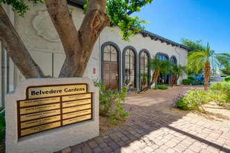 8160 E Butherus Dr, Scottsdale, AZ à louer Photo de l’immeuble– Image 2 sur 9