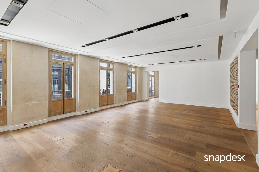 17 Rue Bergère, Paris à louer - Photo de l’immeuble – Image 1 sur 26