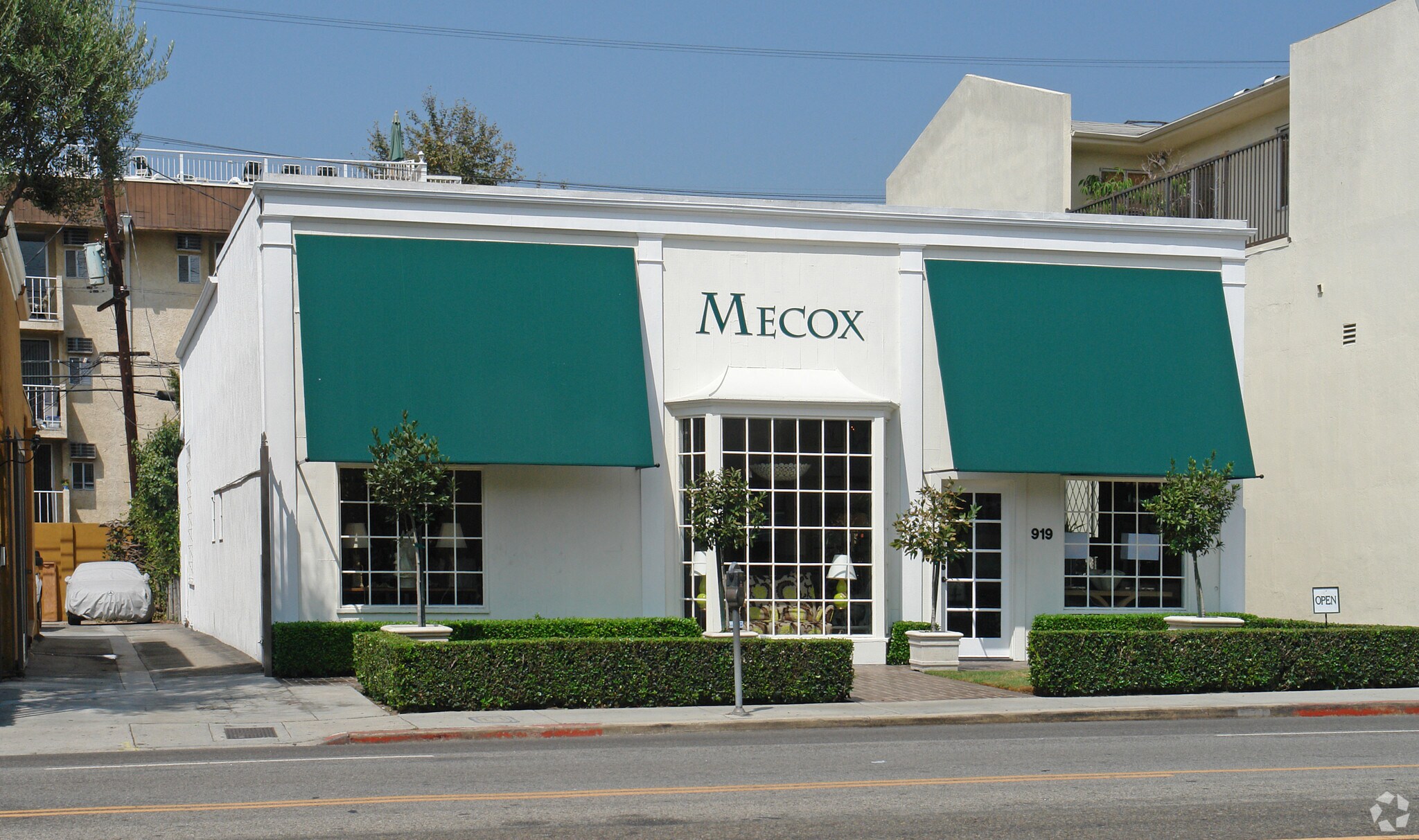 919 N La Cienega Blvd, Los Angeles, CA à louer Photo principale– Image 1 sur 3