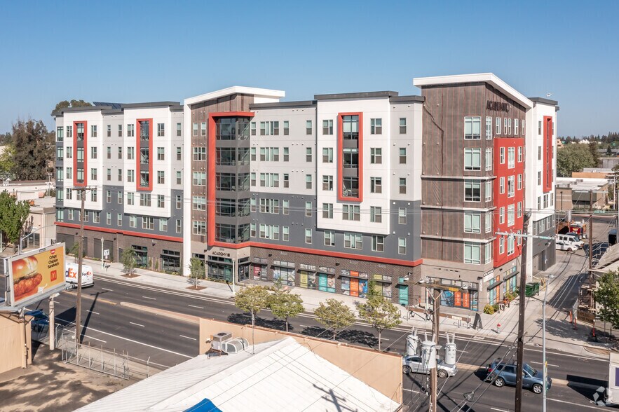 1325 65th St, Sacramento, CA à louer - Photo de l’immeuble – Image 1 sur 26