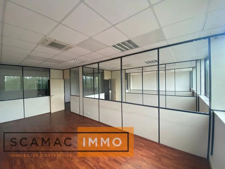 11 Rue Pyrennees, 91090 Lisses, Lisses à louer - Photo de l’immeuble – Image 2 sur 3