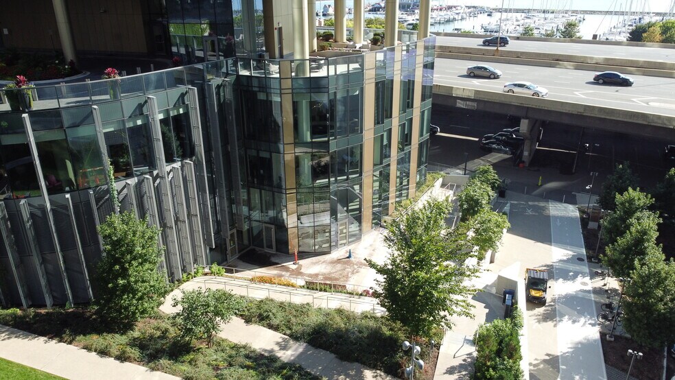 211 N Harbor Dr, Chicago, IL à louer - Photo de l’immeuble – Image 2 sur 37