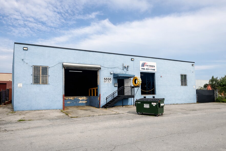 5550 NW 35th Ct, Miami, FL à louer - Photo de l’immeuble – Image 3 sur 21