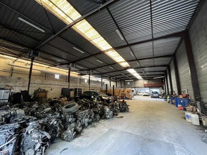 Local d'activités dans Porcheville à vendre - Photo de l’immeuble – Image 2 sur 9