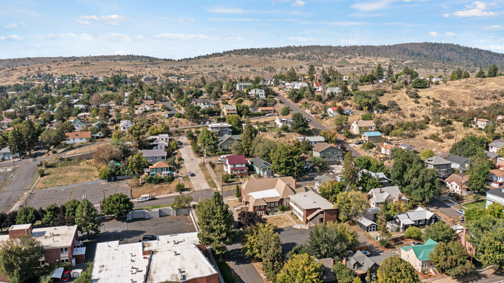 801 Jefferson St, Klamath Falls, OR à vendre - Photo de l’immeuble – Image 3 sur 69