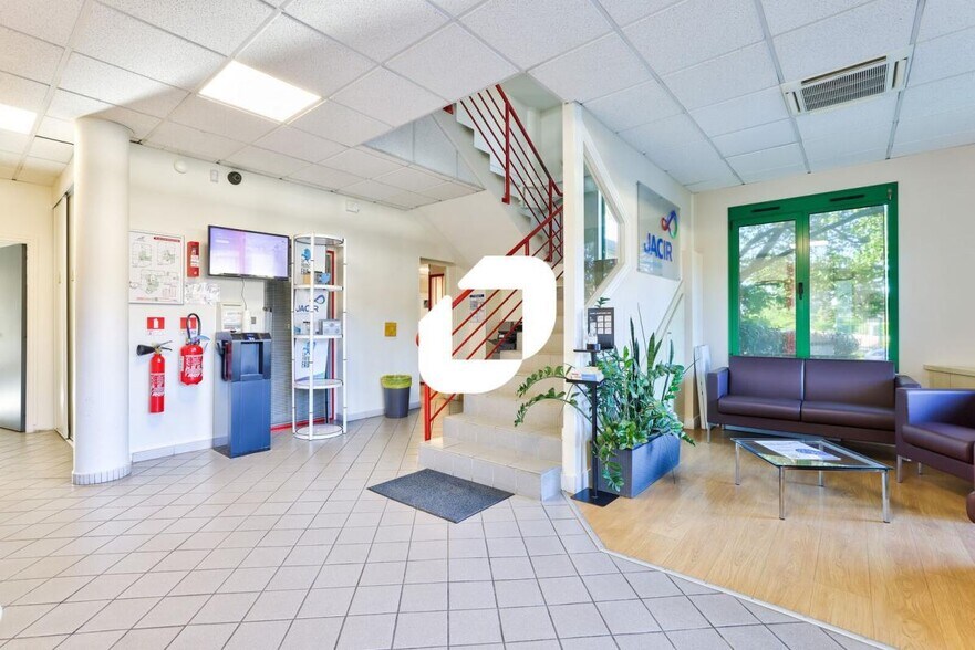 11 Rue Jean Moulin, Pontault-Combault à vendre - Photo de l’immeuble – Image 2 sur 18