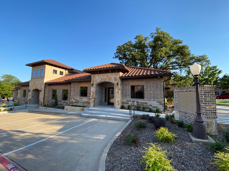 609 Strada Cir, Mansfield, TX à louer - Photo principale – Image 1 sur 17