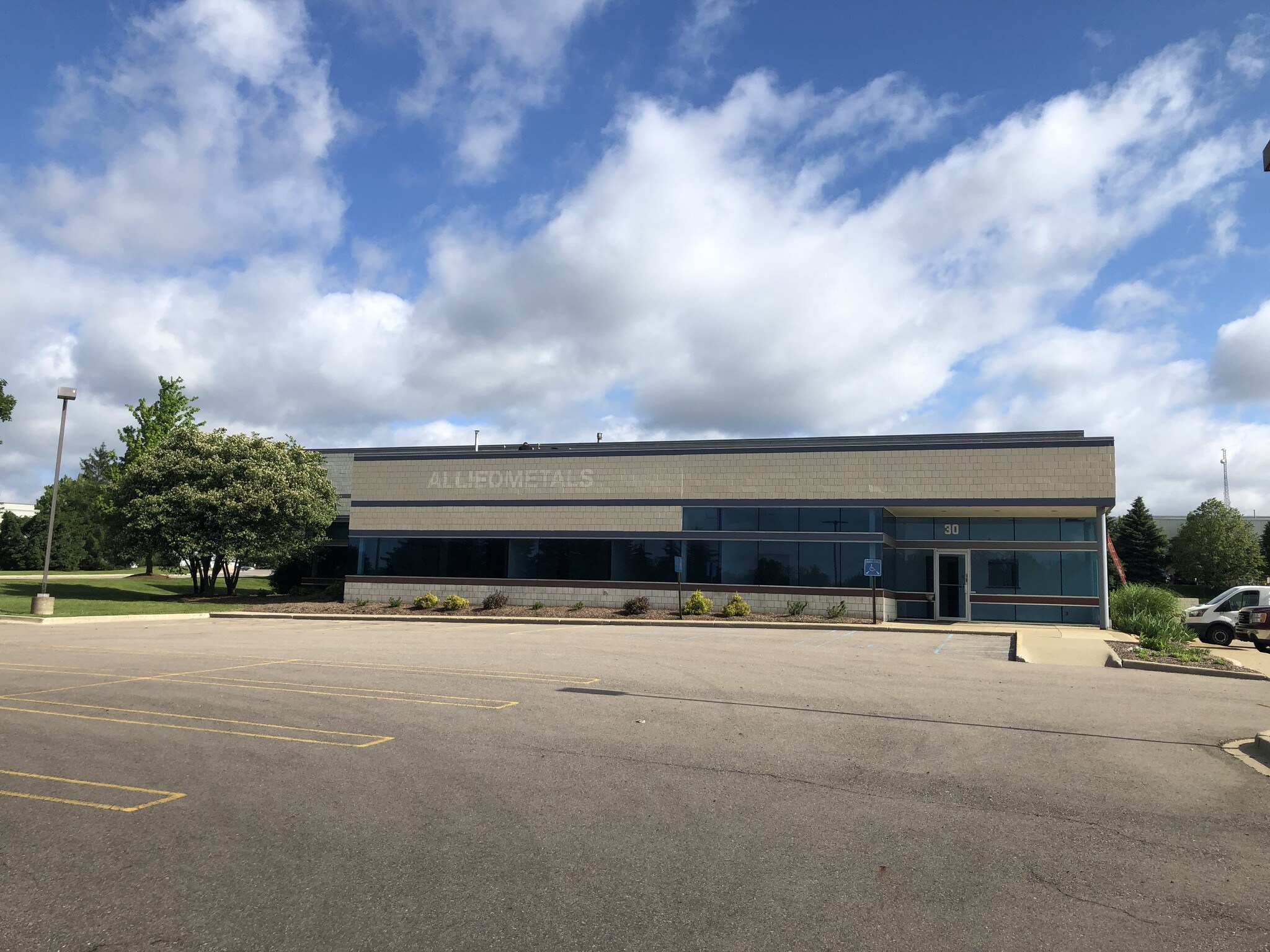30 Corporate Dr, Auburn Hills, MI à louer Photo principale– Image 1 sur 6