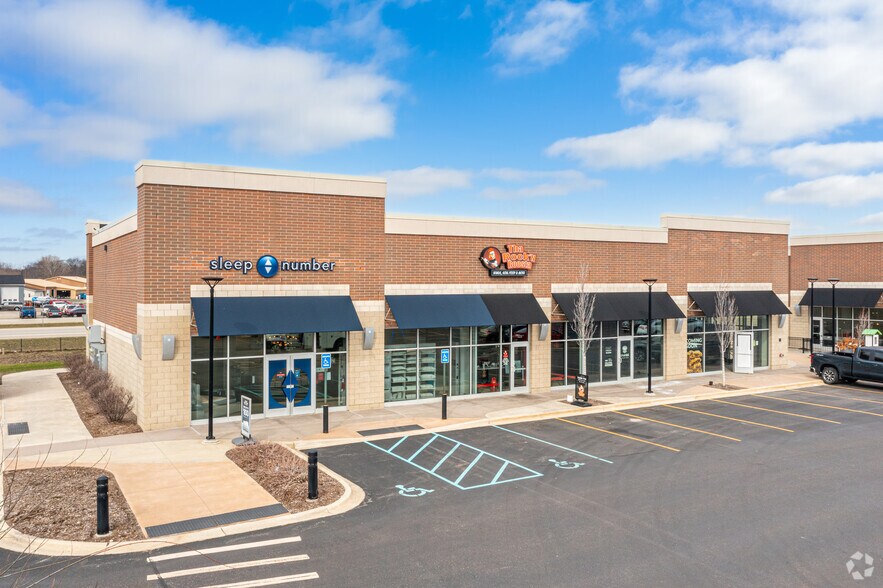 Shops at Westshore Bldg 7 & 10 portefeuille de 2 biens à vendre sur LoopNet.fr - Photo principale – Image 2 sur 2