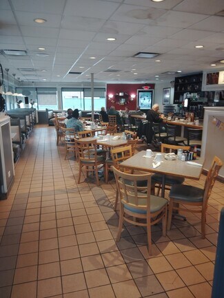 Plus de détails pour 1640 S River Rd, Des Plaines, IL - Local commercial à vendre