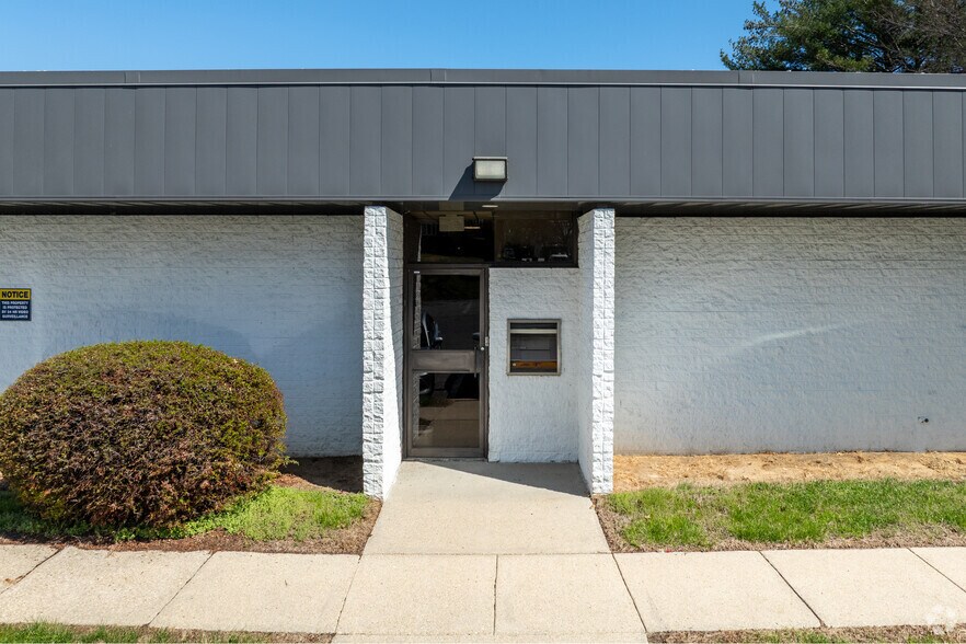 7711 Quarterfield Rd, Glen Burnie, MD à vendre - Photo de l’immeuble – Image 2 sur 3