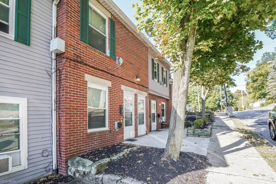 330-352 Silver St, Akron, OH à vendre - Photo de l’immeuble – Image 2 sur 8