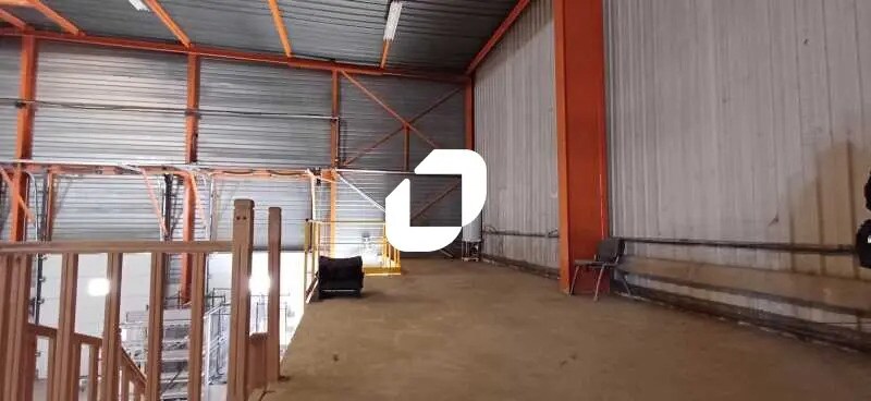 Local d’activités dans Épône à louer - Photo de l’immeuble – Image 3 sur 6