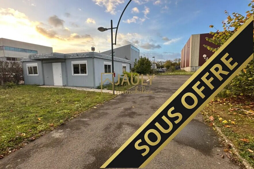 Local d’activités dans Mareuil-lès-Meaux à louer - Photo de l’immeuble – Image 1 sur 16