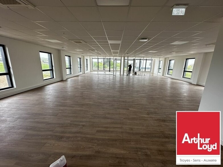 Bureau dans Troyes à vendre - Photo de l’immeuble – Image 2 sur 5