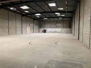 Industriel/Logistique dans Morangis à louer Photo de l’immeuble– Image 2 sur 4