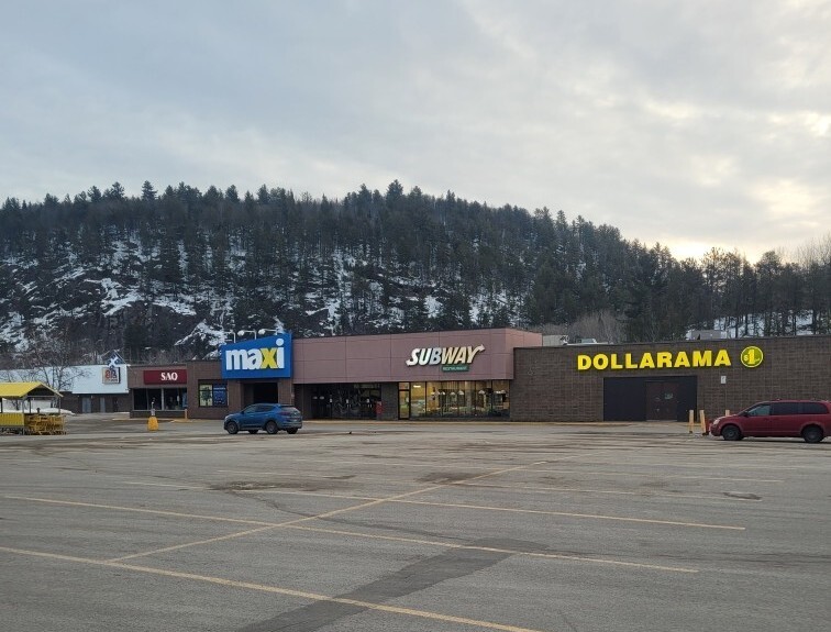 1200 Boul Ducharme, La Tuque, QC à louer - Photo principale – Image 1 sur 3