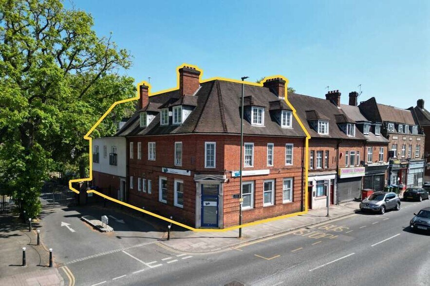 111 Queens Rd, Weybridge à vendre - Photo de l’immeuble – Image 3 sur 3
