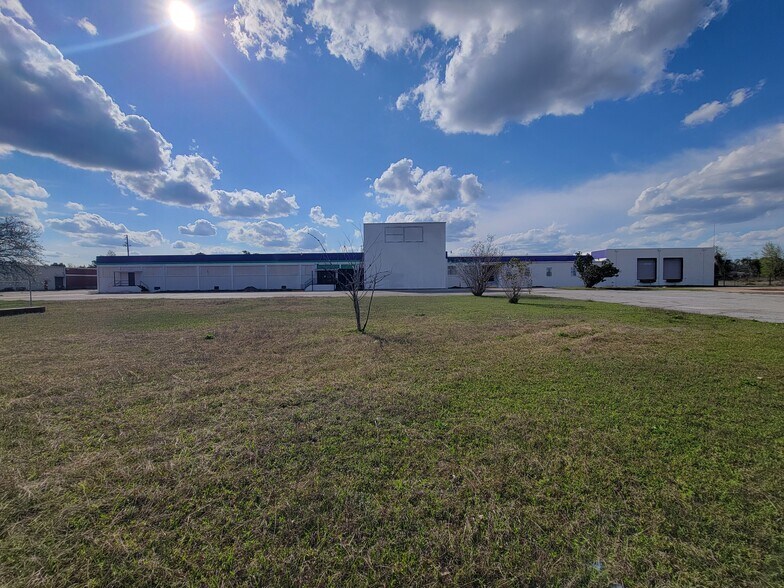 600 Haines Ave, Waycross, GA à louer - Photo de l’immeuble – Image 1 sur 16
