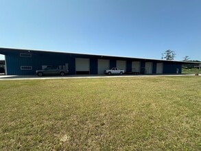 12630 US-59, Splendora, TX à louer Photo de l’immeuble– Image 2 sur 15