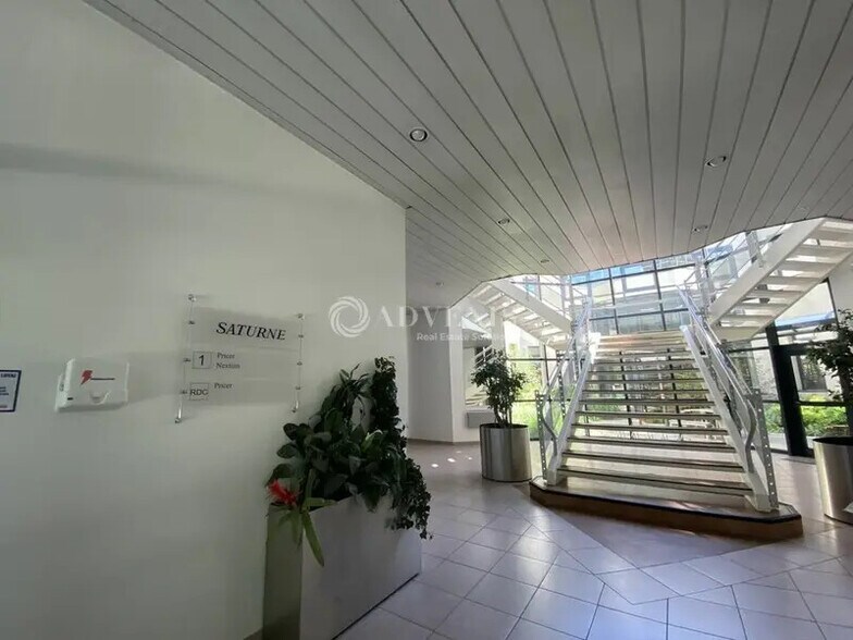 Bureau dans Guyancourt à louer - Hall d’entrée – Image 2 sur 6