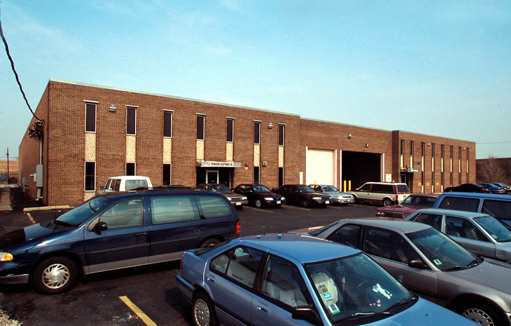 3700 W Morse Ave, Lincolnwood, IL à louer Photo de l’immeuble– Image 1 sur 7