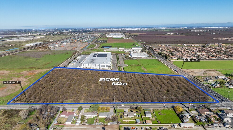 2105 Airport Way, Manteca, CA à vendre - Aérien – Image 3 sur 15