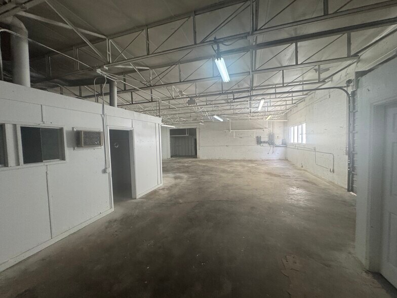 14020 NW 19th Ave, Miami, FL à louer - Photo de l’immeuble – Image 2 sur 11