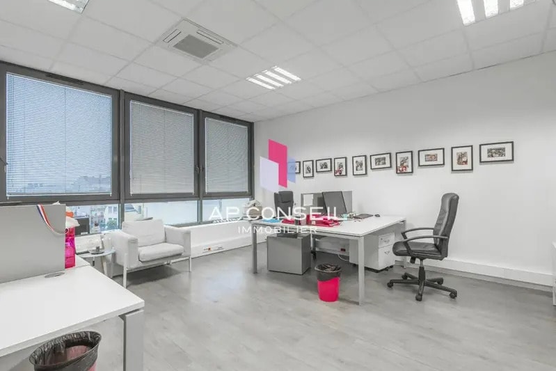 Bureau dans Versailles à vendre - Photo intérieure – Image 2 sur 6