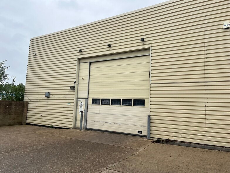 71 Alston Dr, Milton Keynes à louer - Photo de l’immeuble – Image 3 sur 9