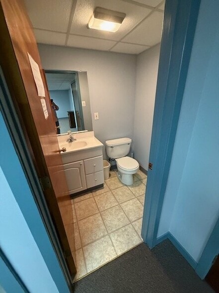 109 Corporate Dr E, Langhorne, PA à vendre - Photo de l’immeuble – Image 2 sur 13
