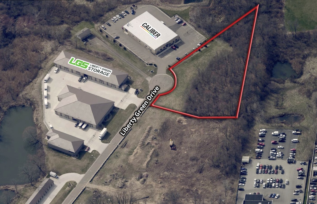 Liberty Green Drive, Akron, OH à vendre Photo principale– Image 1 sur 4