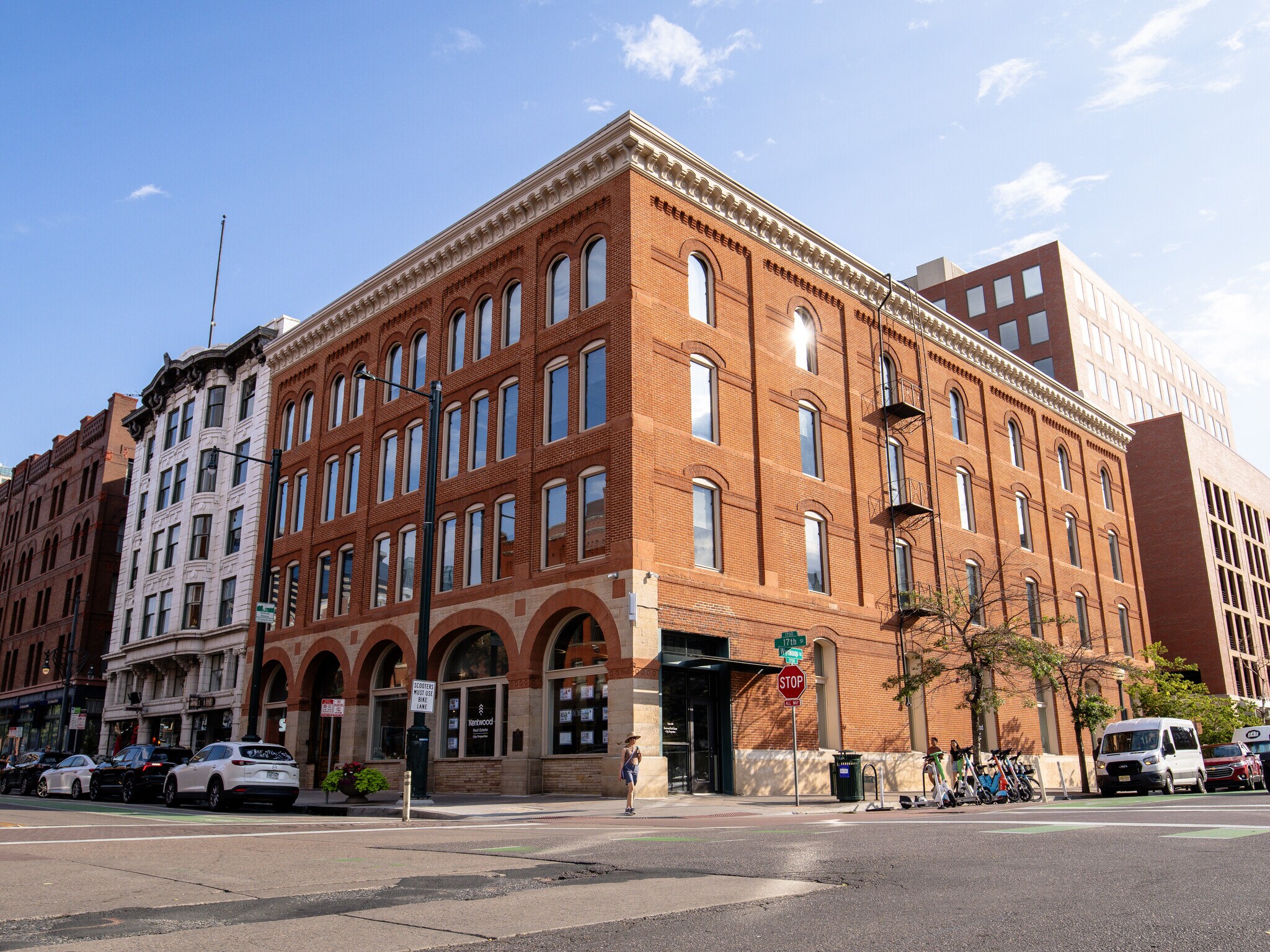 1660 17th St, Denver, CO à vendre Photo de l’immeuble– Image 1 sur 34