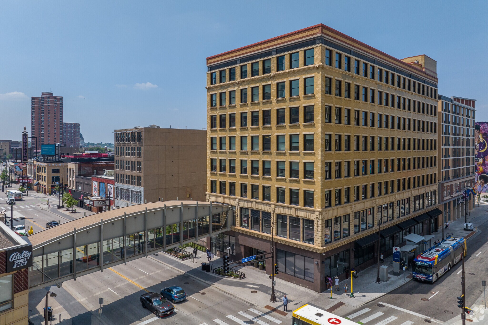 800 Hennepin Ave, Minneapolis, MN à louer Photo principale– Image 1 sur 25