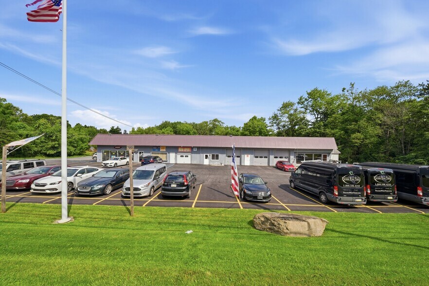 106 Camellia Rd, Brodheadsville, PA à vendre - Photo de l’immeuble – Image 3 sur 30