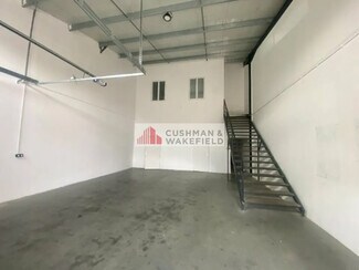 Plus de détails pour Local d'activités à louer