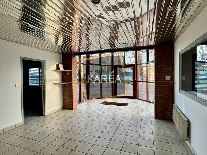 Bureau dans Chelles à louer - Hall d’entrée – Image 1 sur 5