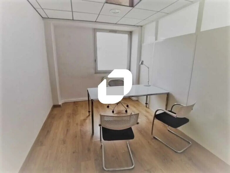 Bureau dans Évry-Courcouronnes à louer - Photo de l’immeuble – Image 1 sur 6