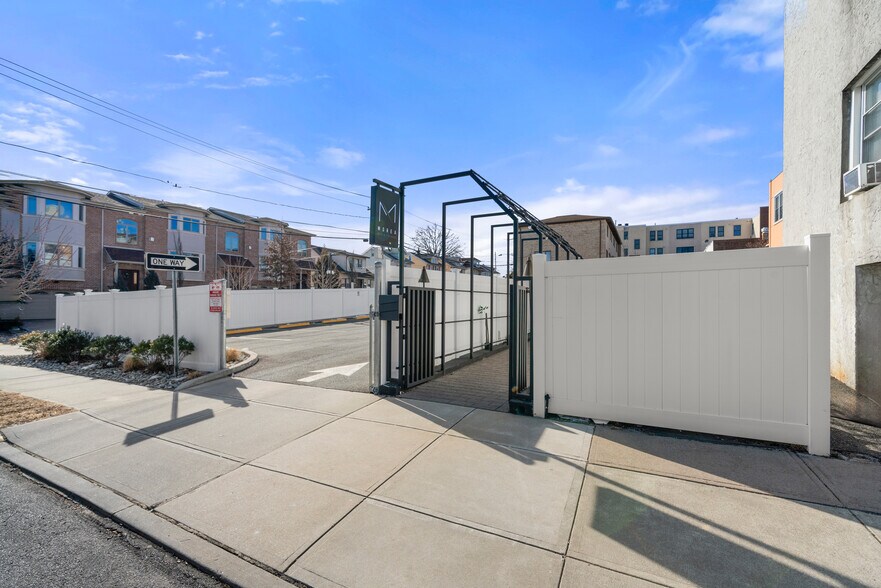 526 Anderson Ave, Cliffside Park, NJ à vendre - Photo de l’immeuble – Image 3 sur 34